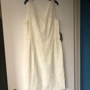 NWT Maggie London Vneck Sheath dress